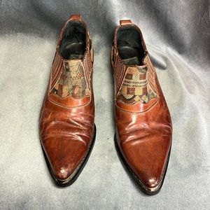 Vintage 90s low western boots. Brown leather and tapestry size 6 1/2.